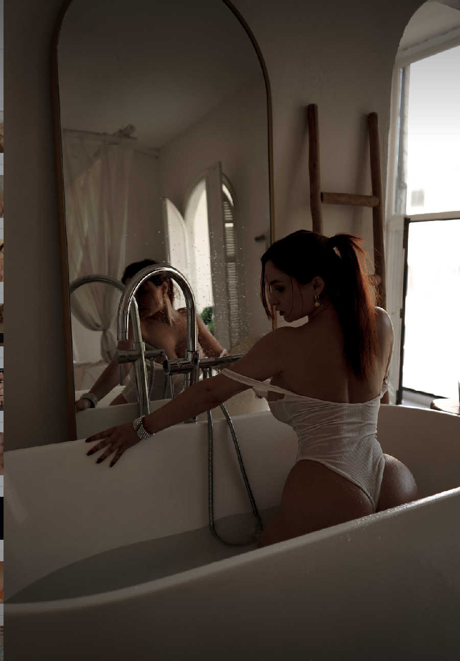 A playful frame from Miranda Faith nude — online in Salta