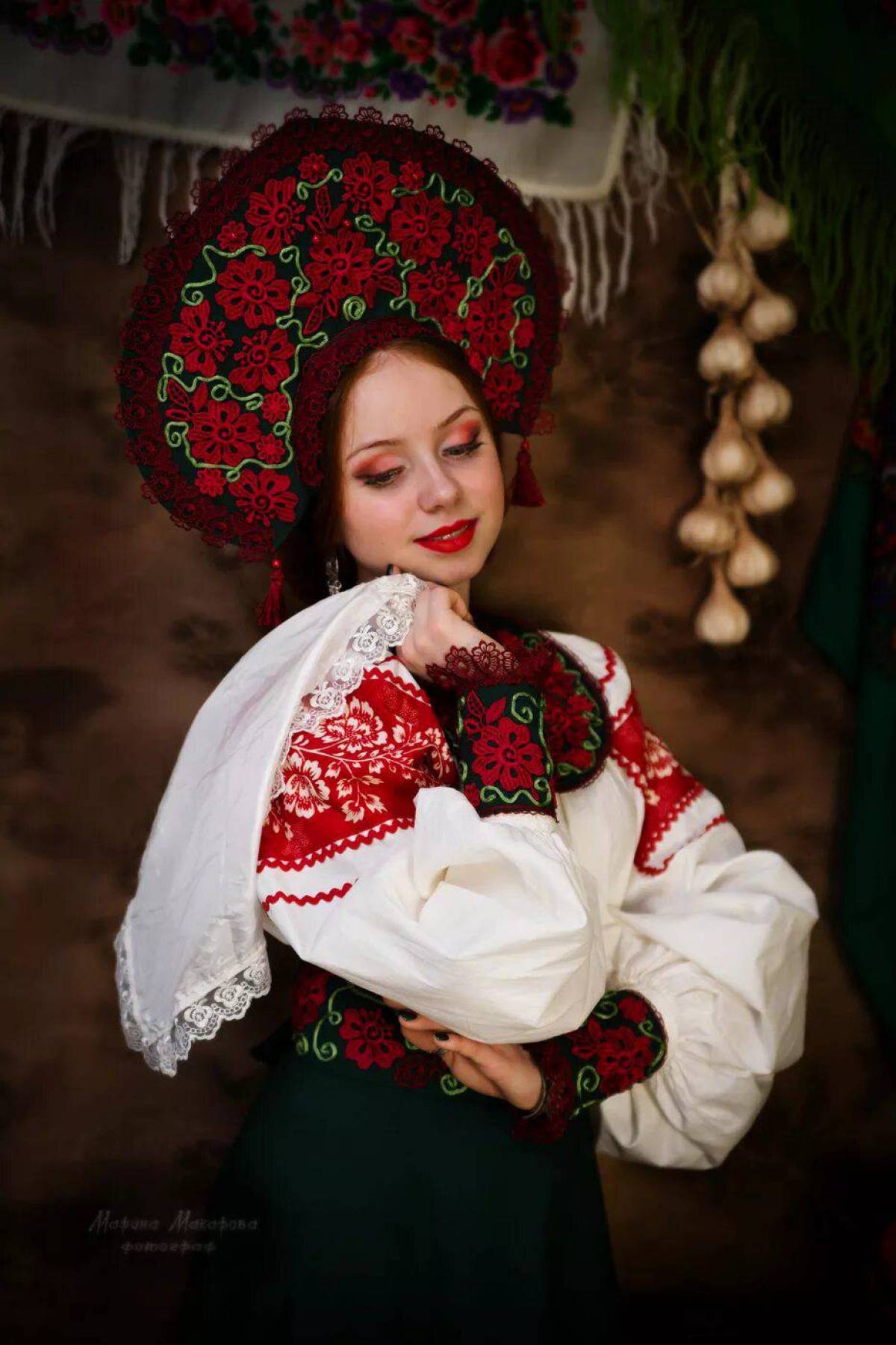 Women in Slavic costumes underwear in Salta