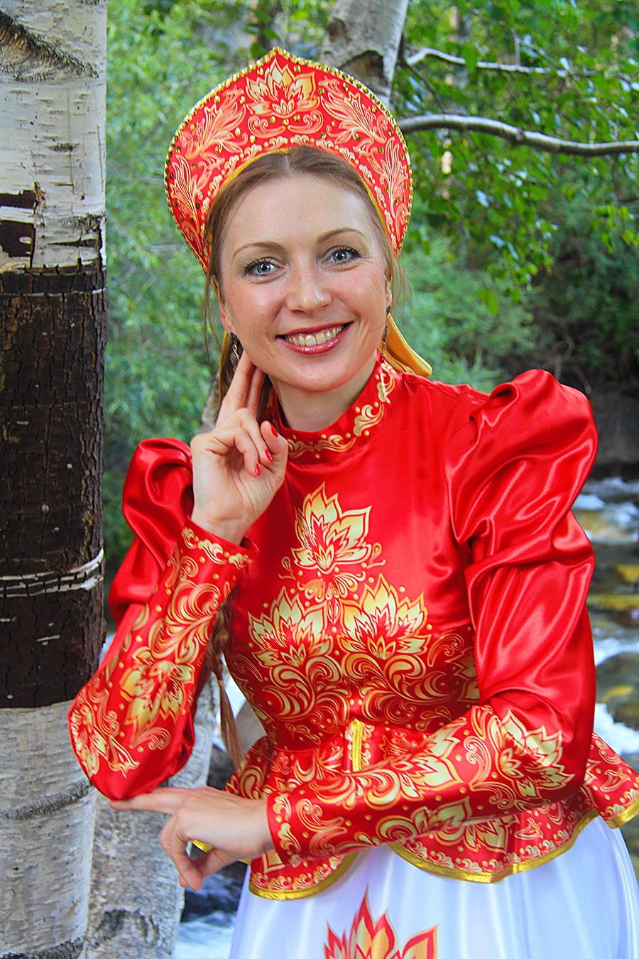Women in Slavic costumes in Salta