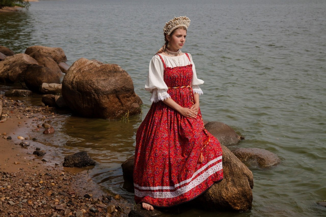 Women in Slavic costumes in Salta